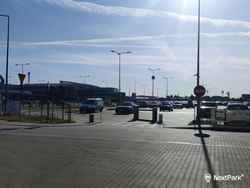 parking przy lotnisku poznan